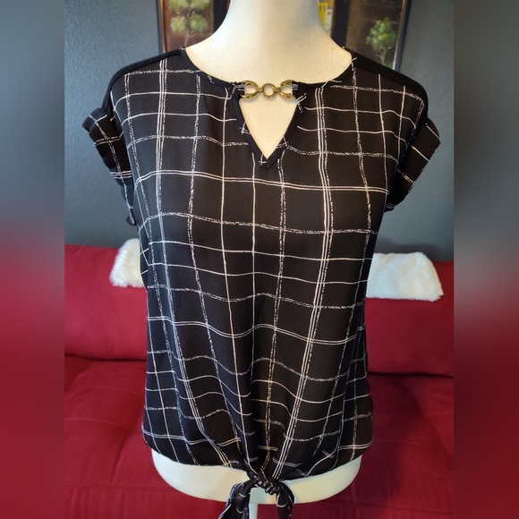 Black and White BCX blouse, Size XSmall - Picture 4 of 4